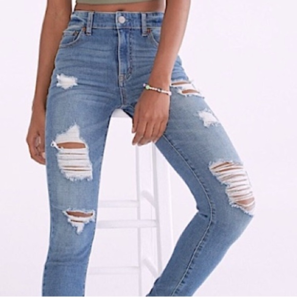 Aeropostale Women’s Distressed Light Wash Blue Denim Super High Rise Jean